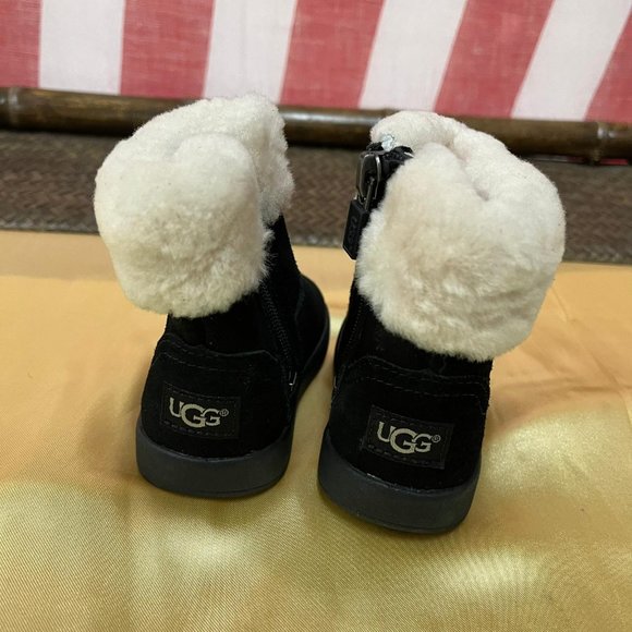 NWOB UGG kids infants boys or girls Shoes boots size 0 1 - Picture 2 of 7